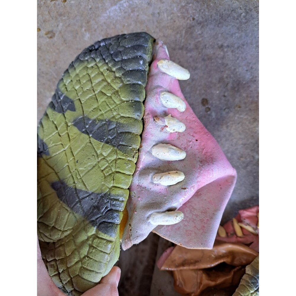 Vintage Jarrasic Park Raptor Mask Halloween Costume 27"by 26" Adult Size Heavy - Picture 3 of 9
